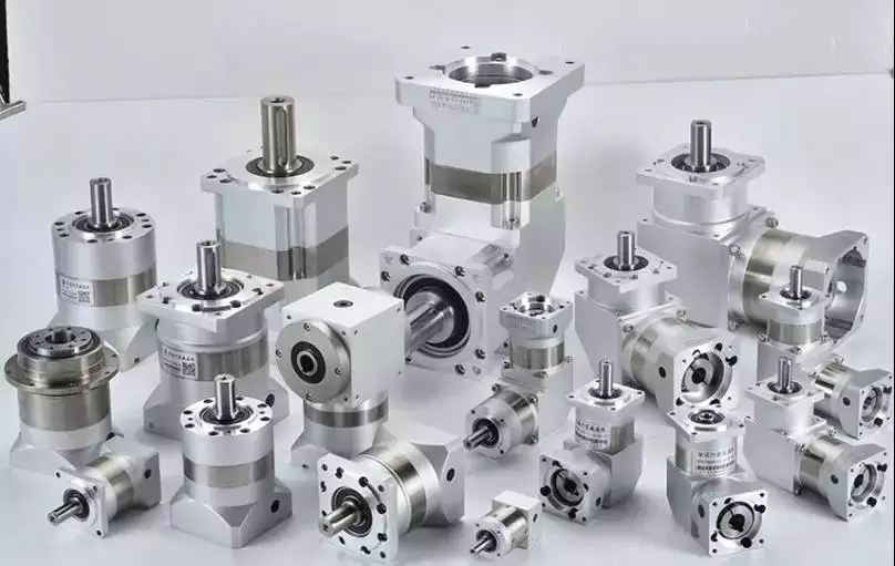 MF180 gearbox detail